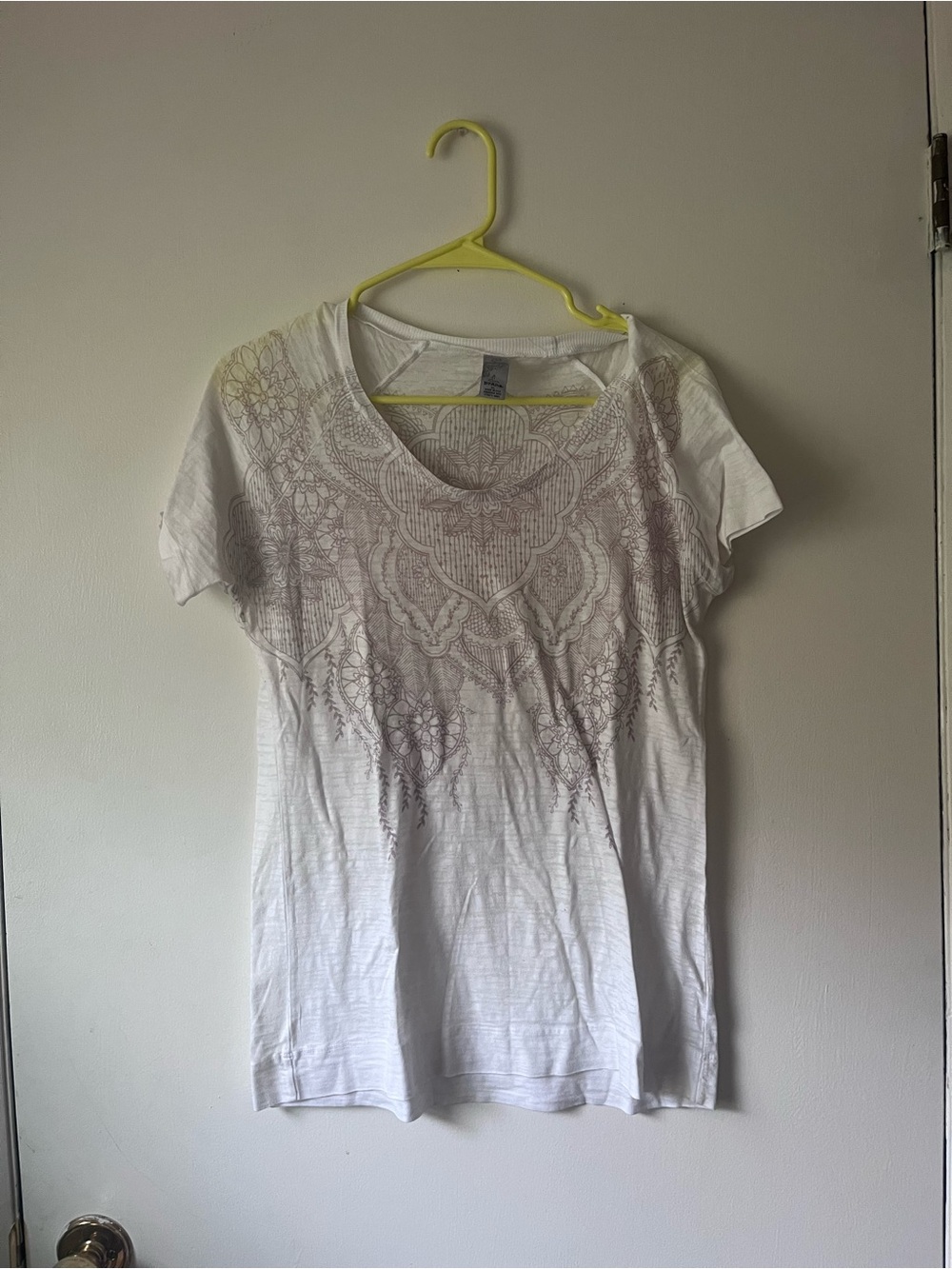 Prana Women’s White Short Sleeve Tee with Taupe Motif Size XL
